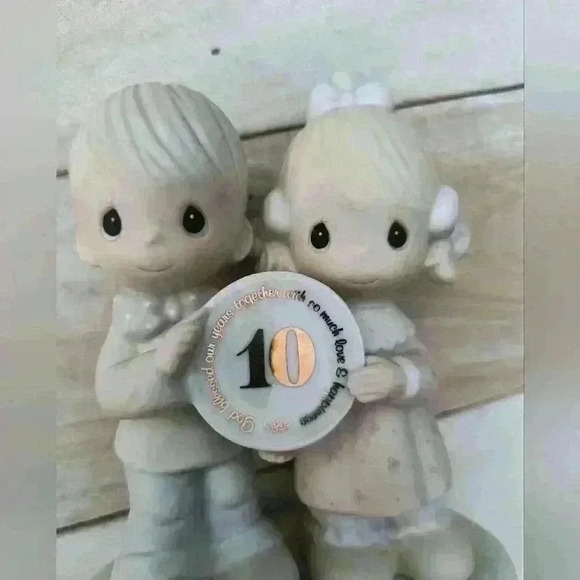 Precious Moments Figurine E-2856 God Blessed Our Years 10 Anniversary Love 5.5" - Picture 8 of 8